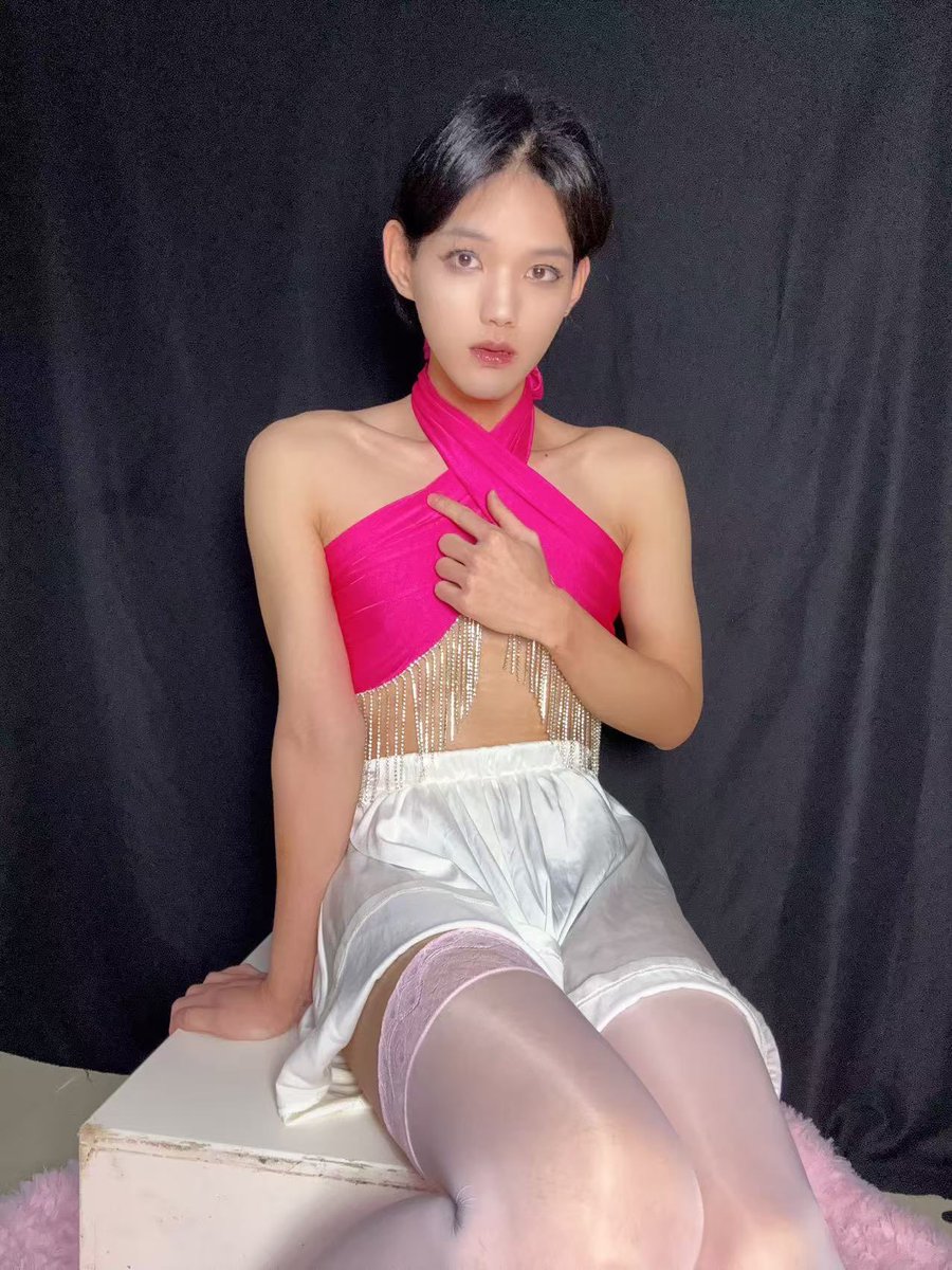 【男娘专访】第131期 上海男娘
这个专题所有的内容皆出自被采访人的自述，我只做了文字整理，帮助大家了解男娘们女装的心路历程，欢迎各位评论转发讨论。
本期男娘:<a href="/cdmxiaomifun/">八坂和子</a>
#男娘 #女装大佬 #伪娘 #cd #女装子