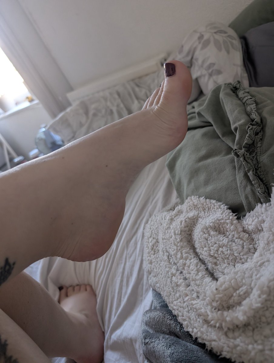 AthenaLove888's tweet photo. What a beautiful morning to lay your money at my feet https://t.co/MCkAOoXfZB