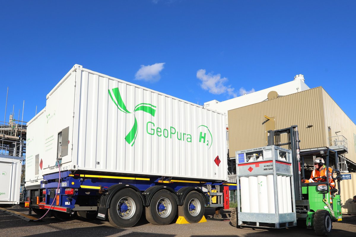 Green Hydrogen Supply Now Available! Following significant investment in storage and logistics infrastructure, GeoPura is delighted to offer a reliable supply of green hydrogen to support the wider market. Produced here in Doncaster, UK.
geopura.com/our-service/bu…