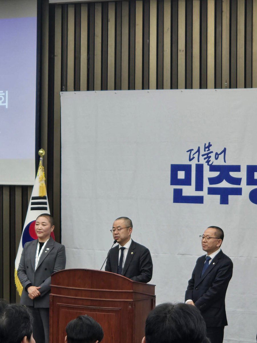 yms7227's tweet image. 뭐라도 해야 하지 않겠습니까 

단식을 결의하신 민주당 의원들~민형배 김준혁 의원. 삭발을 실행한 의원들~전진숙 박홍배 김문수 의원. 

이들의 간절함이 국민들과 다르지 않습니다. 

&quot;뭐라도 해야 하지 않겠습니까~&quot;하시는데 울컥하더이다. 헌법재판소는 나라를 위해 반드시 조기에 파면하시길~