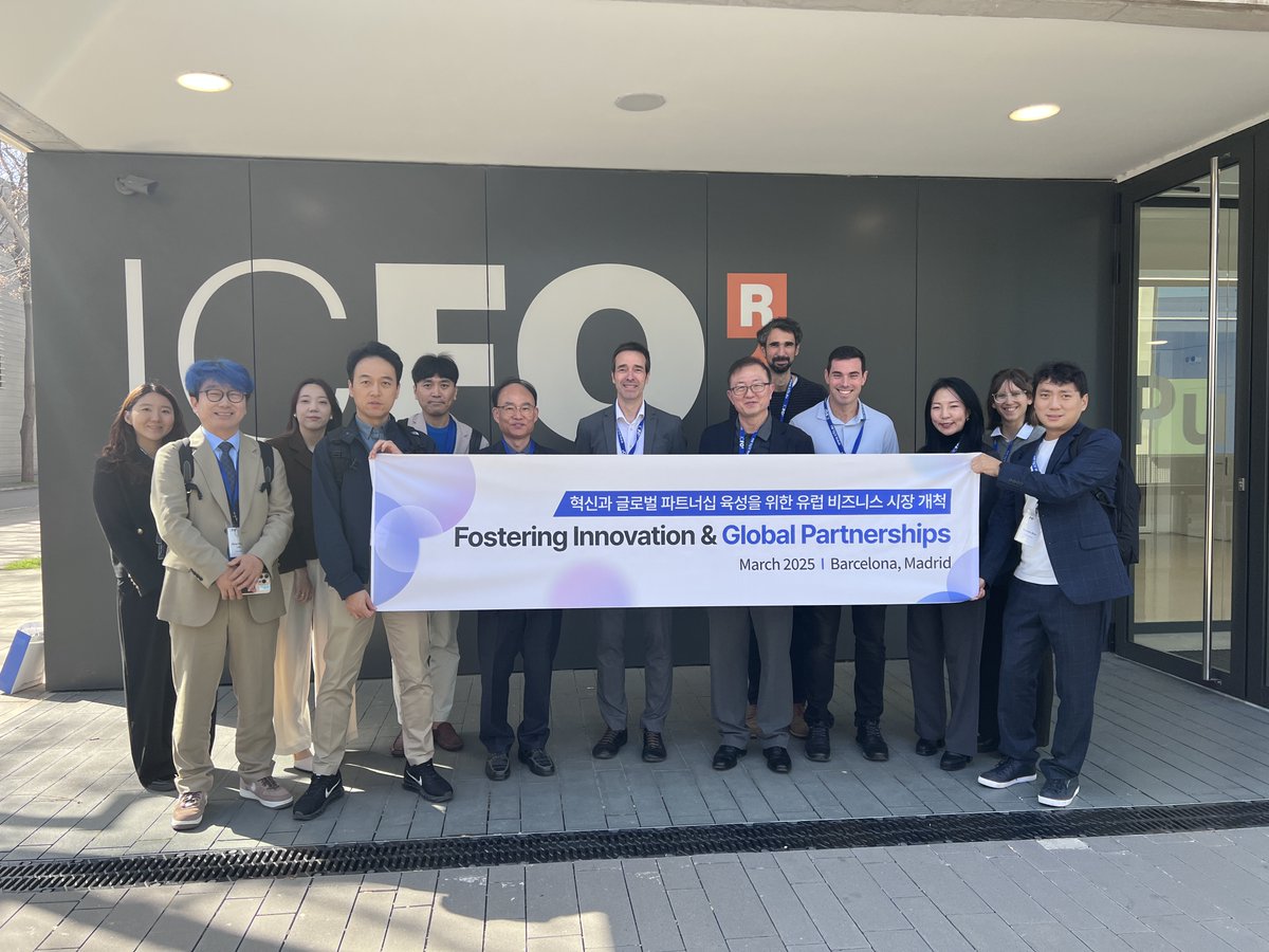 ICFOnians's tweet photo. A delegation from the Chungbuk province of South Korea, led by  the Innovation Institute of Science and Technology (CBIST), visited ICFO last week. 

🤝They met with researchers and members of the KTT Team to explore potential paths of collaboration. https://t.co/JTLHsIm46j