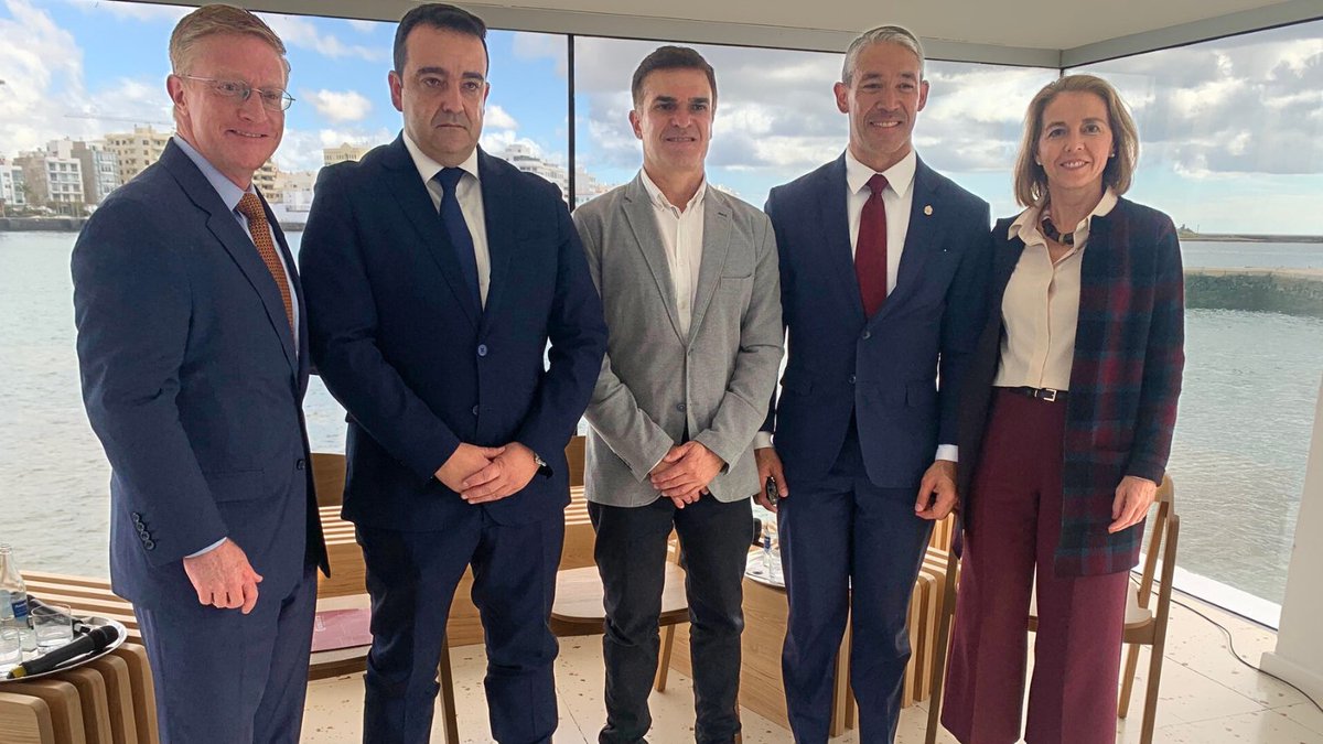 Federación Turística de Lanzarote (@federacion8lnzt) on Twitter photo La Presidenta de FTL y <a href="/Asolan/">Asolan</a> asiste al encuentro empresarial Lanzarote con la delegación de San Antonio, Texas, <a href="/COSAGOV/">City of San Antonio</a> para reforzar relaciones empresariales.
<a href="/Ron_Nirenberg/">Mayor Ron Nirenberg</a> <a href="/ChiscanoSA/">Steve Chiscano</a> <a href="/TurismoLZT/">Turismo Lanzarote</a> <a href="/CabildoLZ/">Cabildo de Lanzarote</a> <a href="/CamaraLanzarote/">ᴄáᴍᴀʀᴀ ʟᴀɴᴢᴀʀᴏᴛᴇ ʏ ʟᴀ ɢʀᴀᴄɪᴏsᴀ</a> La Presidenta de FTL y <a href="/Asolan/">Asolan</a> asiste al encuentro empresarial Lanzarote con la delegación de San Antonio, Texas, <a href="/COSAGOV/">City of San Antonio</a> para reforzar relaciones empresariales.
<a href="/Ron_Nirenberg/">Mayor Ron Nirenberg</a> <a href="/ChiscanoSA/">Steve Chiscano</a> <a href="/TurismoLZT/">Turismo Lanzarote</a> <a href="/CabildoLZ/">Cabildo de Lanzarote</a> <a href="/CamaraLanzarote/">ᴄáᴍᴀʀᴀ ʟᴀɴᴢᴀʀᴏᴛᴇ ʏ ʟᴀ ɢʀᴀᴄɪᴏsᴀ</a>