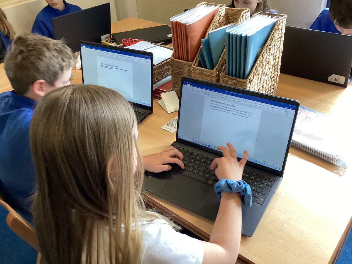 JCAWakefield's tweet image. Year 4 are enjoying their computing unit ‘We are bloggers’. We have discussed different blogs and their purpose and have started to create our own on word. We have worked on editing the font, size and style of the writing and even added or own images @ComputingJca #blogging