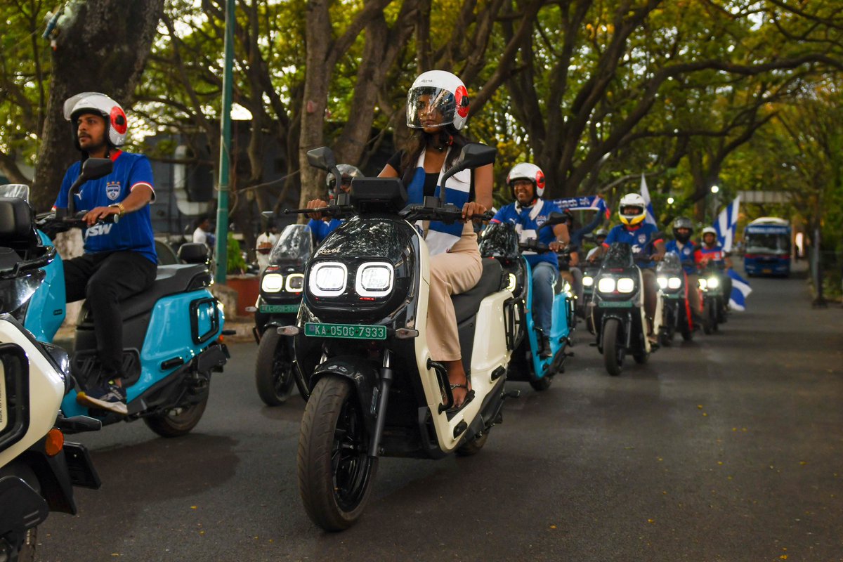 A motorcade madness at the Kanteerava! 🛵

A special entry to the Fortress for #BFCMCFC with River Indie! <a href="/worldofriver/">Ride River</a>!🔥

#WeAreBFC #SUVOfScooters