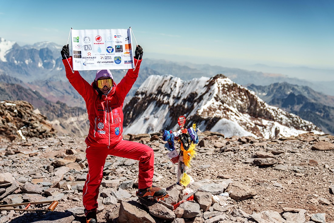 CumbresMagazine's tweet image. La atleta que desafía la altura y aprende de la montaña. La francesa Vanessa Marc Morales posee un récord en #Kilimanjaro y enfrenta el desafío de #Aconcagua. Con entrenamiento en hipoxia y un equipo sólido, sabe que la montaña tiene la última palabra 💪
👉cumbresmountainmagazine.com/cumbres-del-mu…