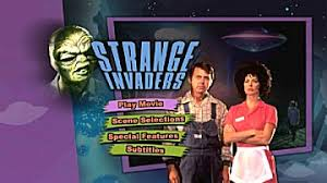 merlinpapin3's tweet photo. .@FredOL69007 #AnecdoteCinéma sur le film #StrangeInvaders , Deuxième partie d'une trilogie planifiée, connue sous le nom de « Strange Trilogy », par le scénariste et réalisateur Michael Laughlin . La première partie était Strange Behavior (1981) . Une troisième partie était prévue, mais en raison d'un manque de financement, elle n'a jamais été réalisée.
The movie is a homage to the the golden age of science fiction films of the 1950s particularly L'Invasion des profanateurs de sépultures (1956) and Les monstres sur notre planète (1958).
Le film a été tourné avec deux personnages emblématiques des années 1950 dans des seconds rôles : June Lockhart de la série télévisée de science-fiction Perdus dans l'espace (1965) et Kenneth Tobey de La Chose d'un autre monde (1951) .
Le personnage de Charles Bigelow avait été écrit à l'origine pour Michael Murphy , mais son casting a été refusé par EMI Films. Finalement, le rôle a été attribué à Paul Le Mat . Murphy avait joué le rôle principal dans le film précédent, Strange Behavior (1981) . Dans l'article de Starlog de 1983 " Michael Laughlin : Attack of the Killer Cliches ", Laughlin a déclaré " qu'il ne semblait pas y avoir de bonne raison pour son rejet. Je suppose que c'était une question de goût personnel ".
Une photographie de Steven Spielberg , célèbre à l'époque de la sortie de ce film pour E.T., l'extra-terrestre (1982) et Rencontres du troisième type (1977) , est visible dans un dossier de photos d'extraterrestres au Center for UFO Studies.
Deux stars de la série culte de science-fiction Perdus dans l'espace (1965) , Mark Goddard et June Lockhart , apparaissent dans ce film, qui est un hommage à la science-fiction culte.
Le personnage de l'agent du gouvernement Mme Benjamin joué par Louise Fletcher était à l'origine scénarisé comme un homme et décrit comme étant un bureaucrate de type Bob Balaban .
Le film a été nominé pour un Golden Raspberry Award de la pire actrice dans un second rôle pour Diana Scarwid pour son rôle de Margaret, mais elle n'a pas gagné, le Razzie étant attribué à Sybil Danning pour Hercule (1983) et Les Anges du mal (1983) .
La moitié du budget du film, soit 5,5 millions de dollars, a été financée par la société anglaise EMI Films et l'autre moitié par la société hollywoodienne Orion Pictures.
Le tournage de ce film n'a duré que cinq semaines.
Les acteurs Mel Gibson et Powers Boothe ont été suggérés par les deux studios pour incarner le personnage principal de Charles Bigelow, qui a finalement été confié à Paul Le Mat .
La voiture que conduit le personnage de Michael Lerner, Willie, dans son flashback est une Meteor Rideau (Ford du marché canadien) Crown Victoria de 1956.