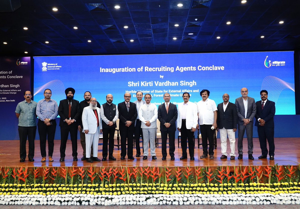 Protector General of Emigrants (@protectorgengoi) on Twitter photo Hon’ble MoS <a href="/KVSinghMPGonda/">Kirti Vardhan Singh</a> Shri Kirti Vardhan Singh inaugurated the RA Conclave today, focusing on improving emigration processes. Three panel discussions were held, and PBSK's official social media channel was launched to enhance outreach of safe and legal mobility pathways. Hon’ble MoS <a href="/KVSinghMPGonda/">Kirti Vardhan Singh</a> Shri Kirti Vardhan Singh inaugurated the RA Conclave today, focusing on improving emigration processes. Three panel discussions were held, and PBSK's official social media channel was launched to enhance outreach of safe and legal mobility pathways.