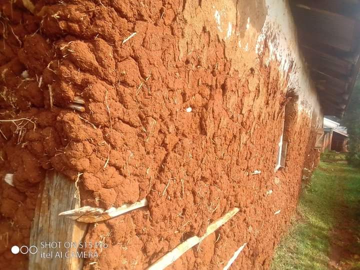 culturefx254's tweet image. You are sitting on billions of stolen govt money, millions of our school children are still going to school in mud class rooms or even worse under trees, the level of disrespect mko nayo towards ordinary kenyans is unfuckin believable. #wizination