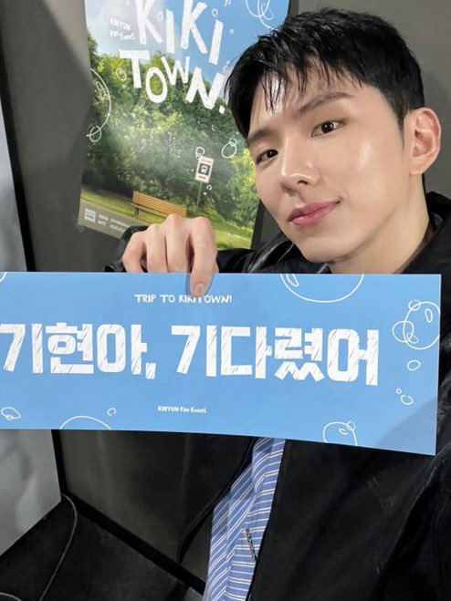 너무 오랜만이지요..?
고삼이의 생활이 바쁜 관계로 자주 못왓숨니다..
자주 안와도 덕질은 열심히 같이 하구 오래오래 같이 덕질해여❤️