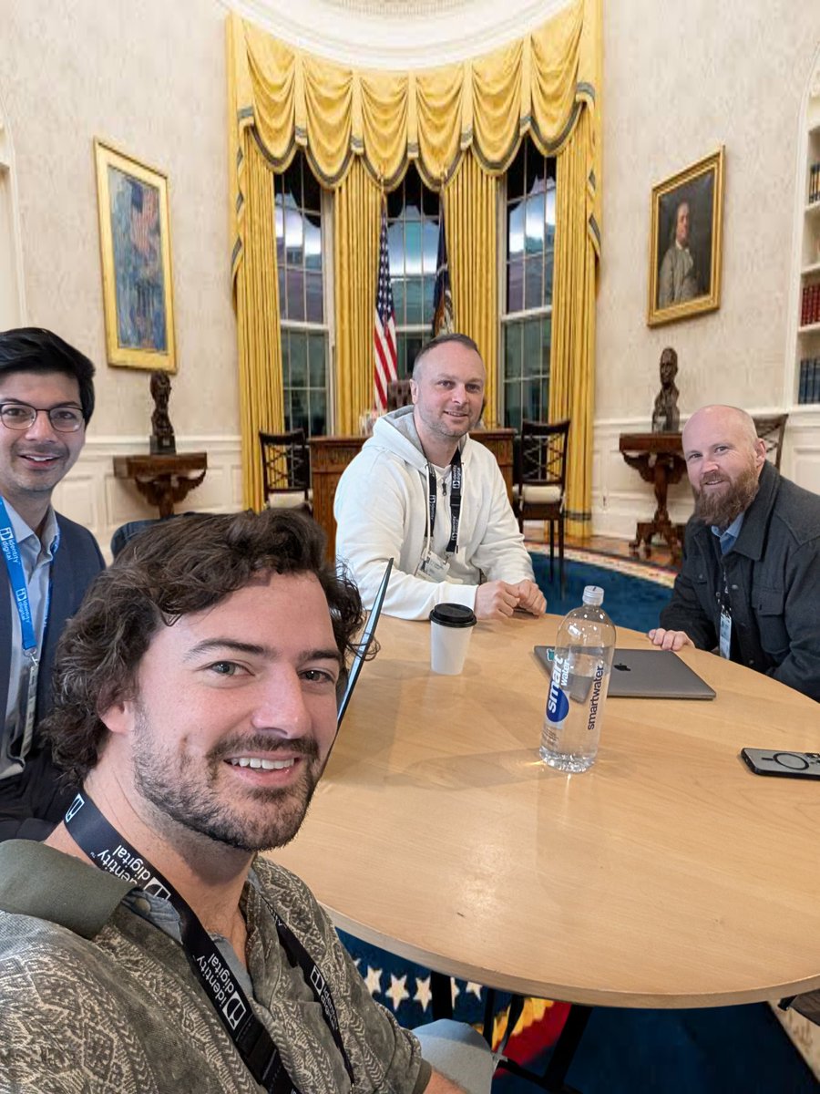 SuperCryptoLord's tweet image. WOW look like a super important meeting @ntropiq @matthewegould 
😉 Remover.now @removernow