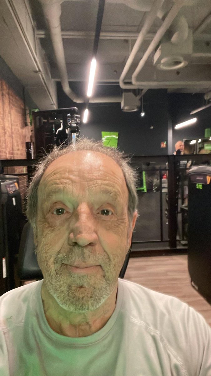 #hallohallo
Nach alldem politischen und globalen Irrsinn mache ich mal was Anspruchsvolles 💪🏻