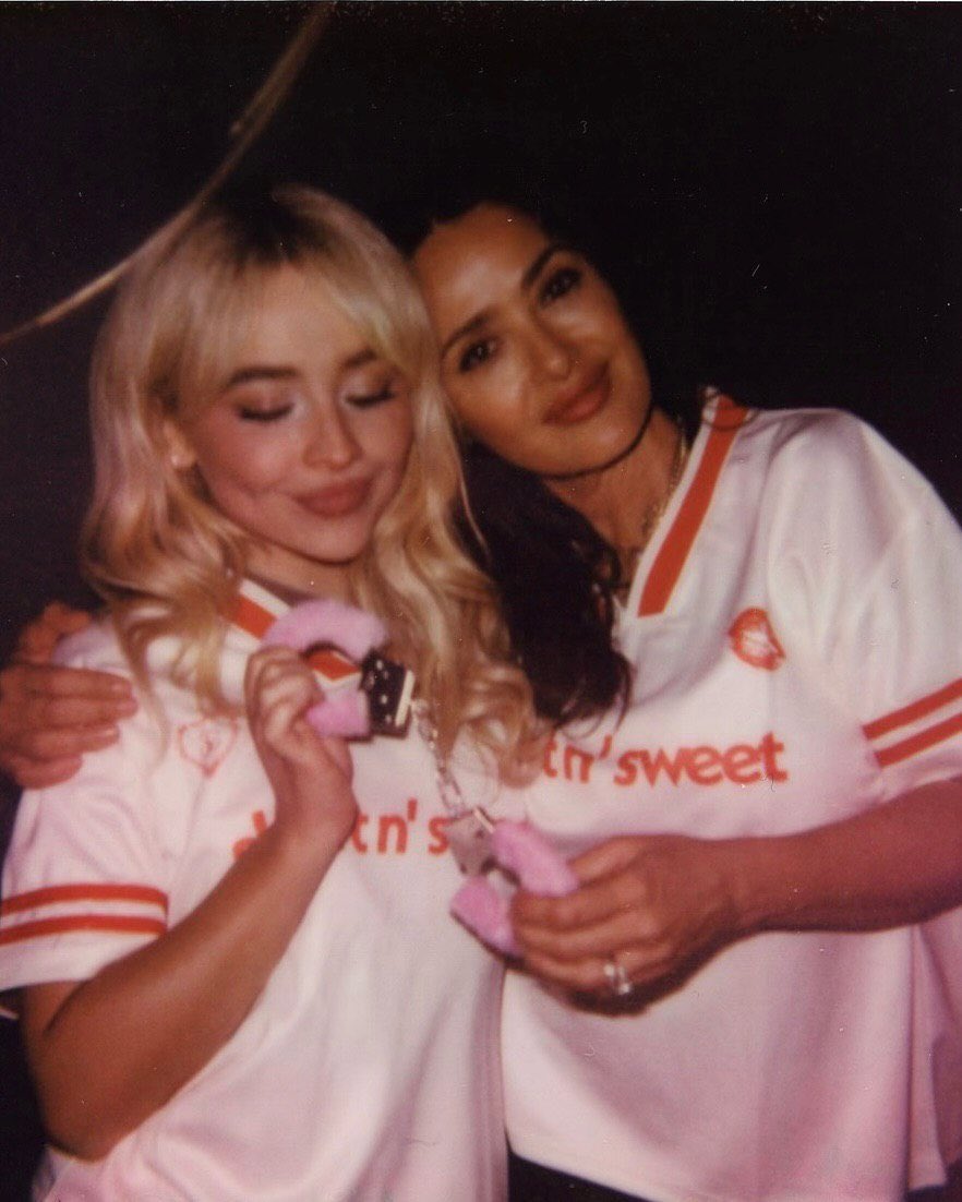 PopBase's tweet image. Sabrina Carpenter and Salma Hayek stun in new photos.