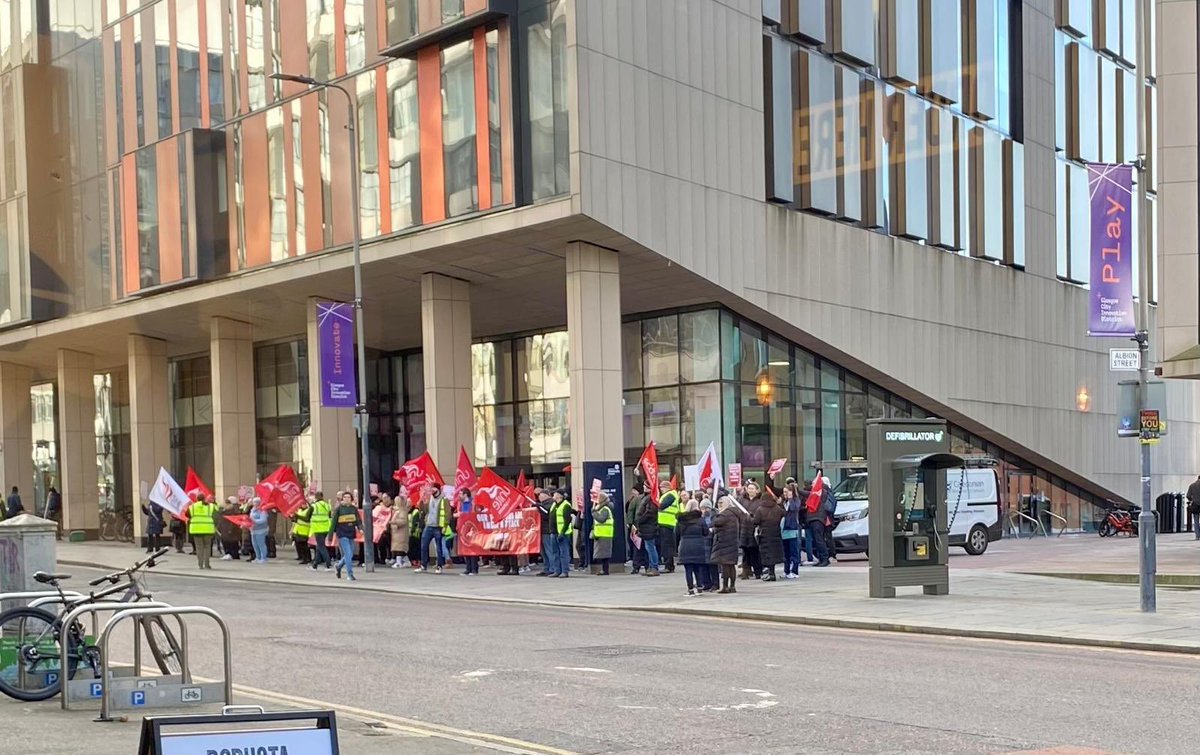 Strathclyde UCU (@strathclydeucu) on Twitter photo Another massive picket outside <a href="/UniStrathclyde/">University of Strathclyde</a> today in defiance against SMT pinching their pension in order to cover up their failings.
Go visit them, show your support. Another massive picket outside <a href="/UniStrathclyde/">University of Strathclyde</a> today in defiance against SMT pinching their pension in order to cover up their failings.
Go visit them, show your support.
