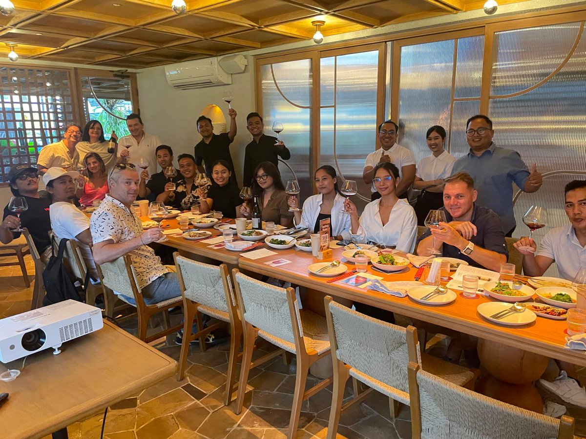 cognowines's tweet photo. A few days ago Nadia and Valter flew to Indonesia to introduce the fine wines of Novello. An exciting trip, under the banner of passion for wine and the meeting of cultures.
Thanks to Dimatique for this special occasion and welcome.
#Piemonte #CognoWines #Cogno #Novello #Barolo https://t.co/b2S2hJX10s
