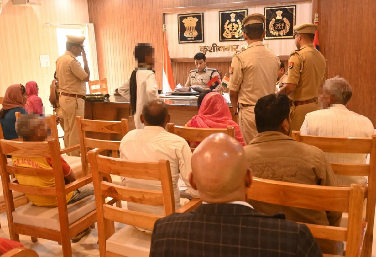 Kushinagar Police (@kushinagarpol) on Twitter photo рдкреБрд▓рд┐рд╕ рдЕрдзреАрдХреНрд╖рдХ рдХреБрд╢реАрдирдЧрд░ рджреНрд╡рд╛рд░рд╛ рдкреБрд▓рд┐рд╕ рдХрд╛рд░реНрдпрд╛рд▓рдп рдореЗрдВ рдЬрдирддрд╛ рдХреА рд╕рдорд╕реНрдпрд╛рдУрдВ рдХреЛ рд╕реБрдирдХрд░ рдХрд┐рдпрд╛ рдЬрд╛ рд░рд╣рд╛ рд╣реИ рдирд┐рд╕реНрддрд╛рд░рдг, рд╕рдорд╕реНрдд рдХреНрд╖реЗрддреНрд░рд╛рдзрд┐рдХрд╛рд░реА рд╡ рдерд╛рдирд╛ рдкреНрд░рднрд╛рд░реА/рдерд╛рдирд╛рдзреНрдпрдХреНрд╖ рдХреЛ рдЬрдирд╕реБрдирд╡рд╛рдИ рдХрд░ рдЧреБрдгрд╡рддреНрддрд╛рдкреВрд░реНрдг рд╡ рд╕рдордпрдмрджреНрдз рдирд┐рд╕реНрддрд╛рд░рдг рд╣реЗрддреБ рджрд┐рдпреЗ рдЬрд╛ рд░рд╣реЗ рд╣реИ рдирд┐рд░реНрджреЗрд╢- #UPPolice рдкреБрд▓рд┐рд╕ рдЕрдзреАрдХреНрд╖рдХ рдХреБрд╢реАрдирдЧрд░ рджреНрд╡рд╛рд░рд╛ рдкреБрд▓рд┐рд╕ рдХрд╛рд░реНрдпрд╛рд▓рдп рдореЗрдВ рдЬрдирддрд╛ рдХреА рд╕рдорд╕реНрдпрд╛рдУрдВ рдХреЛ рд╕реБрдирдХрд░ рдХрд┐рдпрд╛ рдЬрд╛ рд░рд╣рд╛ рд╣реИ рдирд┐рд╕реНрддрд╛рд░рдг, рд╕рдорд╕реНрдд рдХреНрд╖реЗрддреНрд░рд╛рдзрд┐рдХрд╛рд░реА рд╡ рдерд╛рдирд╛ рдкреНрд░рднрд╛рд░реА/рдерд╛рдирд╛рдзреНрдпрдХреНрд╖ рдХреЛ рдЬрдирд╕реБрдирд╡рд╛рдИ рдХрд░ рдЧреБрдгрд╡рддреНрддрд╛рдкреВрд░реНрдг рд╡ рд╕рдордпрдмрджреНрдз рдирд┐рд╕реНрддрд╛рд░рдг рд╣реЗрддреБ рджрд┐рдпреЗ рдЬрд╛ рд░рд╣реЗ рд╣реИ рдирд┐рд░реНрджреЗрд╢- #UPPolice