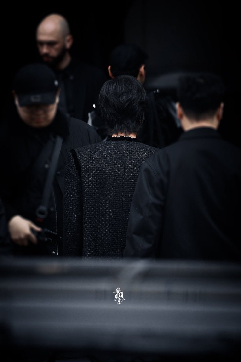 CHANEL PRINCE 👑 

CR: 无须多言.王一博

WANG YIBO CHANEL PFW

#WangYiboxChanelFW25
#WangYiboxCHANEL 
#WangYibo #CHANEL
#CHANELFallWinter
#ParisFashionWeek
#PFW <a href="/CHANEL/">CHANEL</a>