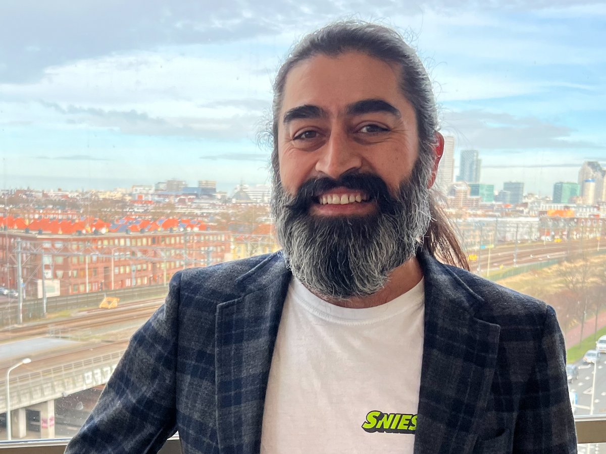 Mensen maken Taal aan Zee. Wij presenteren een bijzondere fotoserie van 10 mensen die Taal aan Zee tot een succes maken. Ontmoet de deelnemers en vrijwilligers die zijn geportretteerd door fotograaf Sylvie Putker en lees hun verhalen.
taalaanzee.nl/mensenmakentaz