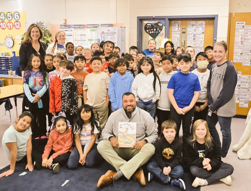 "Oh the places you will go" and people you will meet in Bartow! We were blessed to have our Superintendent &amp; Deputy Superintendent read Dr.Seuss books to our kids as our final surprise Read Across America Mystery readers 🇺🇸!! <a href="/bartowschools/">Bartow Schools</a> #betterinbartow #ReadAcrossAmerica2025
