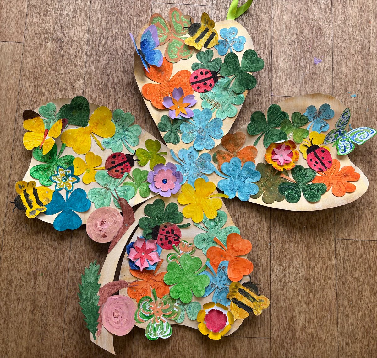 Creative Mojo Coventry, Nuneaton & Warks (@coventrymojo) on Twitter photo A lovely morning <a href="/HallmarkCare/">Hallmark Luxury Care Homes</a> #AnyaCourt #CareHome #Rugby starting our week of <a href="/creativemojo/">Creative Mojo Ltd</a>🍀#StPatricksDay themed workshops. The lovely residents painted so many beautiful small shamrocks, butterflies, ladybirds & flowers to create this amazing piece🥰#creativemojo A lovely morning <a href="/HallmarkCare/">Hallmark Luxury Care Homes</a> #AnyaCourt #CareHome #Rugby starting our week of <a href="/creativemojo/">Creative Mojo Ltd</a>🍀#StPatricksDay themed workshops. The lovely residents painted so many beautiful small shamrocks, butterflies, ladybirds & flowers to create this amazing piece🥰#creativemojo