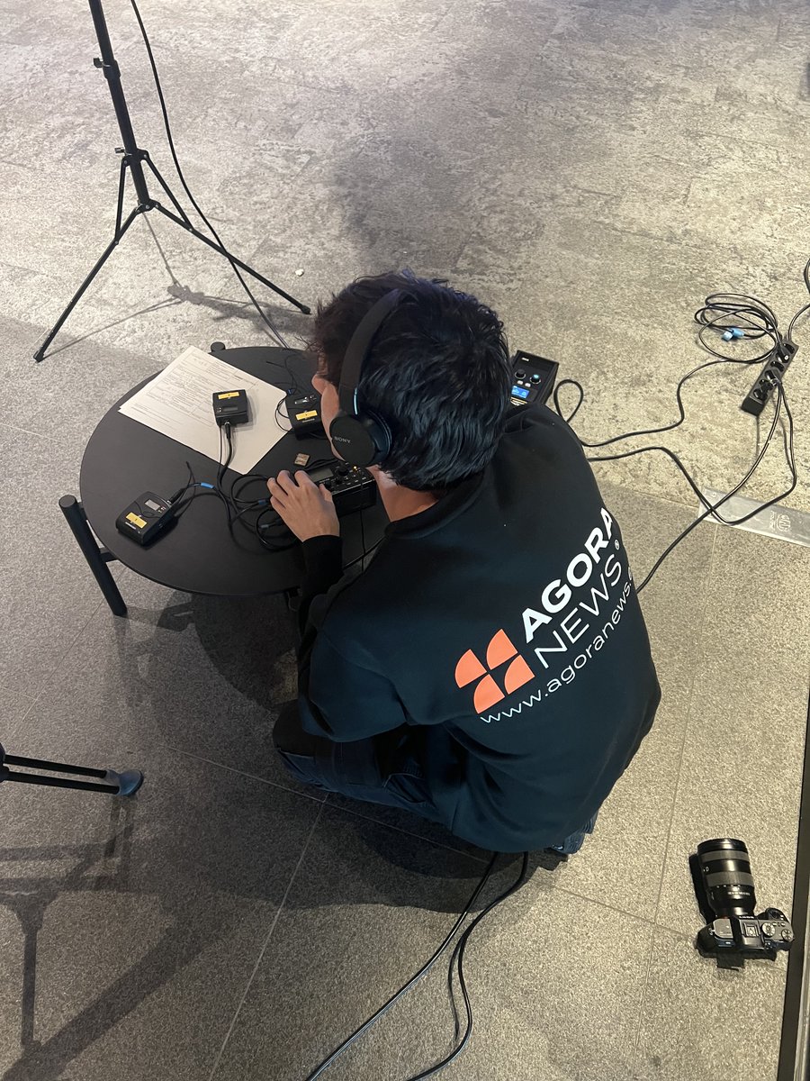 🔝 AgoraNews y CaixaBank producen en All in One Barcelona una serie de vídeos, incluyendo uno con un toque especial: un efecto de antigüedad que muestra la evolución de la Dirección Territorial de Barcelona en 30 años. 🎥🕰️ #ProducciónAudiovisual