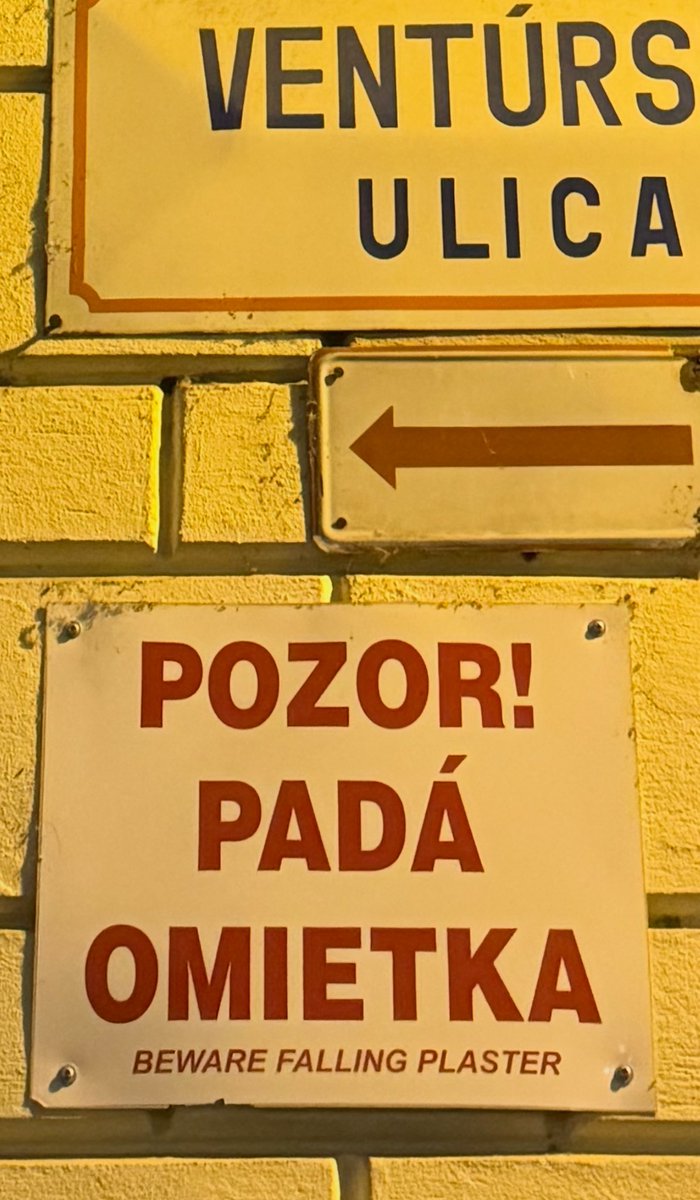 Aldus in Bratislava 

‘BEWARE FALLING PLASTER’

#preservingbymaintaining 
#Monumentenwacht