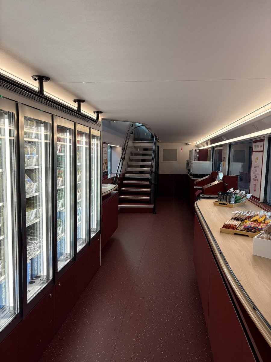 Adrien 🚄 (@adrienthrd) on Twitter photo Mesdames & Messieurs, le nouveau TGV inOui 😍
Après des mois d’attente, nous avons enfin dévoilé ce jour le design du nouveau TGV inOui !
En présence de <a href="/CFanichet/">Christophe Fanichet</a>, <a href="/alainkrakovitch/">Alain Krakovitch</a> et <a href="/PhilippeTabarot/">Philippe Tabarot</a>, une cérémonie d’inauguration a eu lieu ce matin à Paris Gare de Lyon. Mesdames & Messieurs, le nouveau TGV inOui 😍
Après des mois d’attente, nous avons enfin dévoilé ce jour le design du nouveau TGV inOui !
En présence de <a href="/CFanichet/">Christophe Fanichet</a>, <a href="/alainkrakovitch/">Alain Krakovitch</a> et <a href="/PhilippeTabarot/">Philippe Tabarot</a>, une cérémonie d’inauguration a eu lieu ce matin à Paris Gare de Lyon.