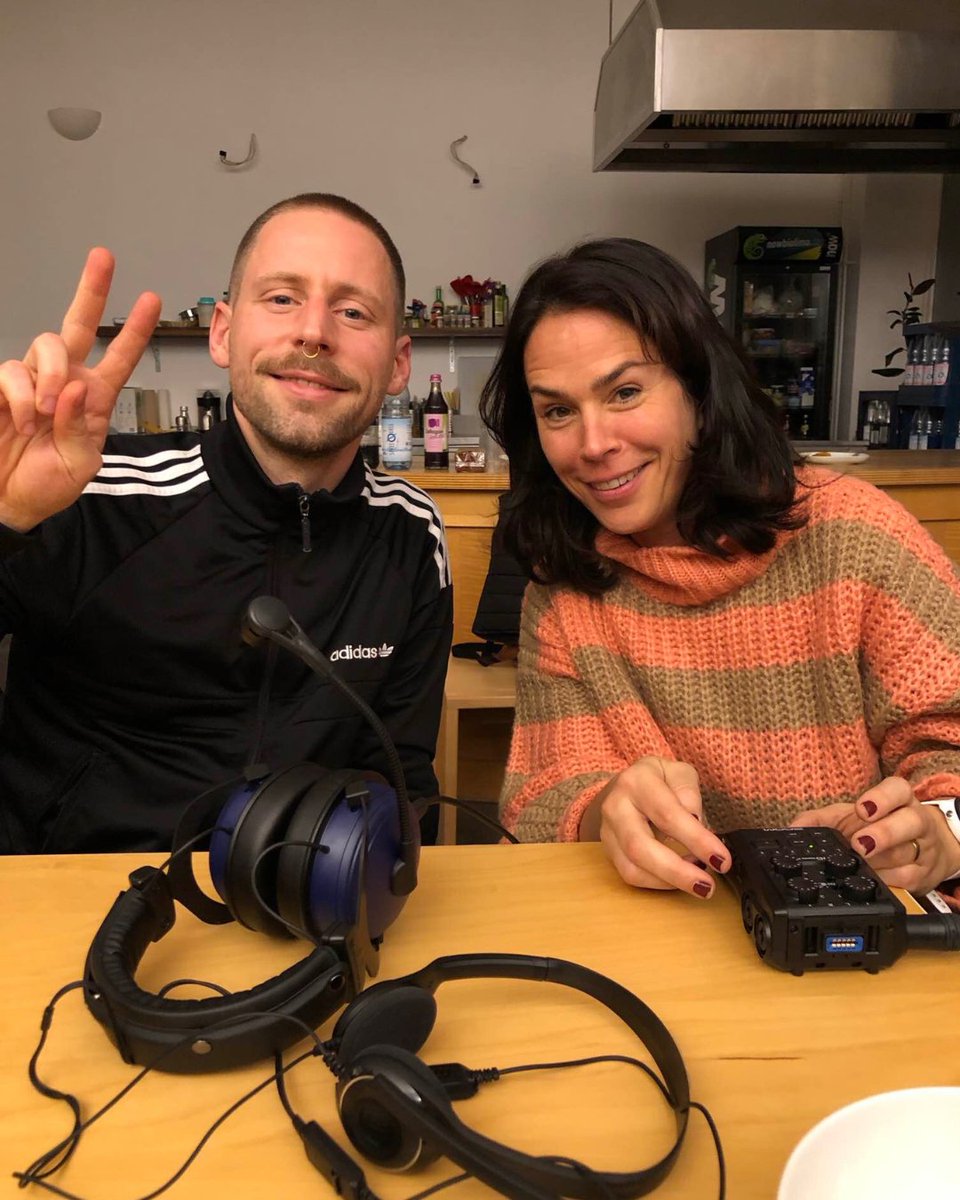 🎙️ Podcast-Neuling? Herzlich willkommen! Alter Hase? Ebenfalls willkommen! Der #PodcastStammtisch beginnt um 18 Uhr im #podspace auf der Brunnenstraße 147, 10115 in Berlin. 🎤 🎧