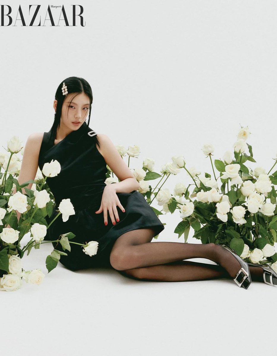 YEJI of ITZY graces the cover of Harper's Bazaar Korea.