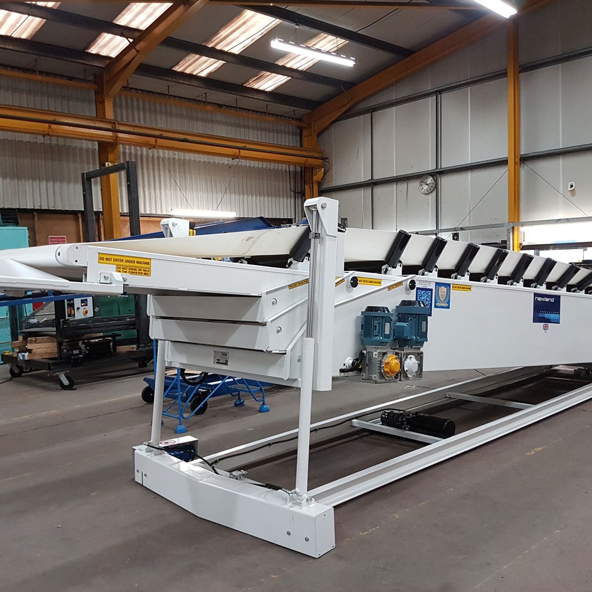 Does your business require efficient loading of bulk materials?
The Newland bulkloader conveyor is fitted with a specially designed troughed belt and is a simple and efficient way of loading containers with bulk product.
bit.ly/4ciskGt