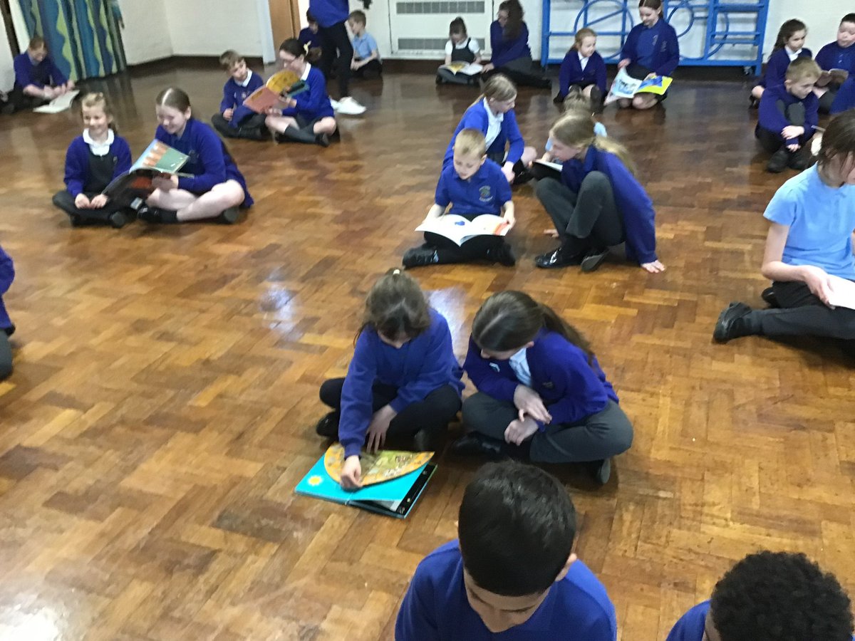 HolmeValleySch's tweet image. Y6 EN with Y2 SGG

Paired reading for #WorldBookDay 📖

#RoleModels #Reading #Inspiration