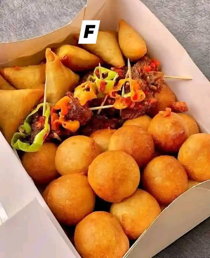 IfiChristopher's tweet image. From decadent chocolate cakes to fluffy pastries, our baker's got you covered! Every bite is a masterpiece, crafted with love and care. #BakingPerfection #IkoroduFood #LagosBaker