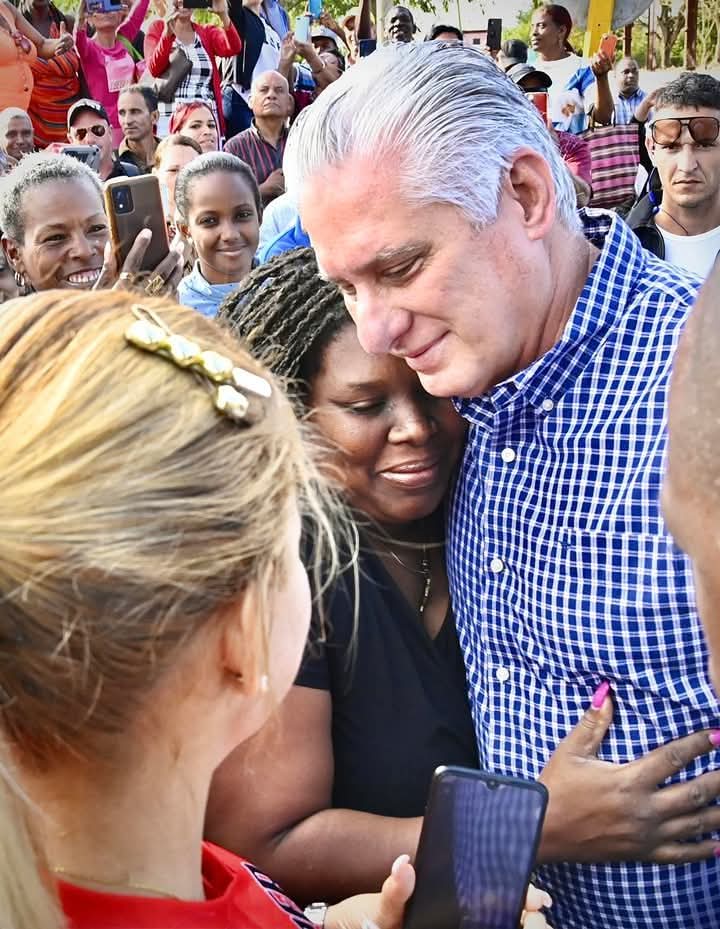 YaquedeCuba's tweet photo. Las palabras que están de moda son : patriotismo, entusiasmo, moral, fe, espíritu revolucionario, decisión de lucha, valor, entereza; esas son las palabras . Porque eso es hoy nuestro pueblo y con ellos @DiazCanelB.
#YoSigoAMíPresidente 
#CubaVencerá https://t.co/Q64mysDD1U