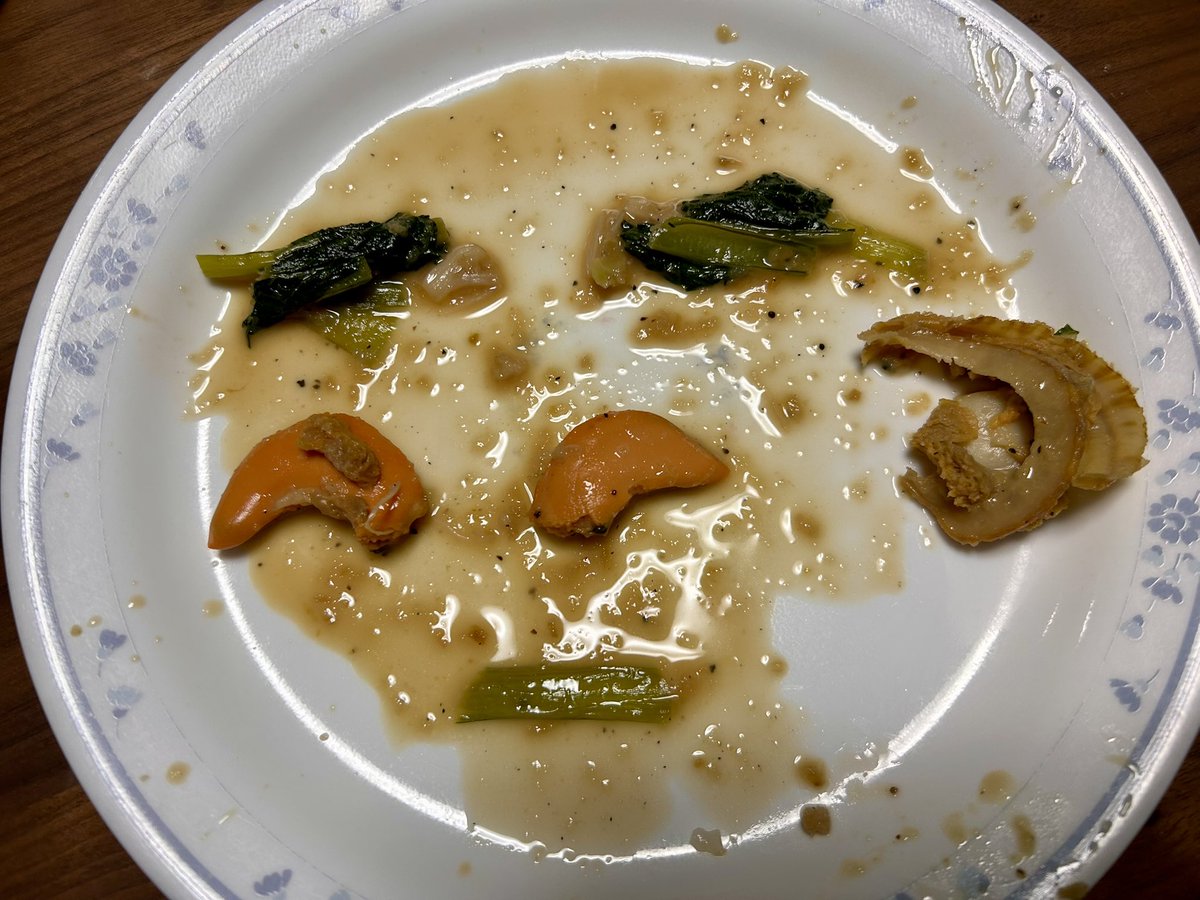 DonGiij's tweet photo. 今日の夕食　顔にみえる
皿の　ホタテ https://t.co/wMmAyyDfng