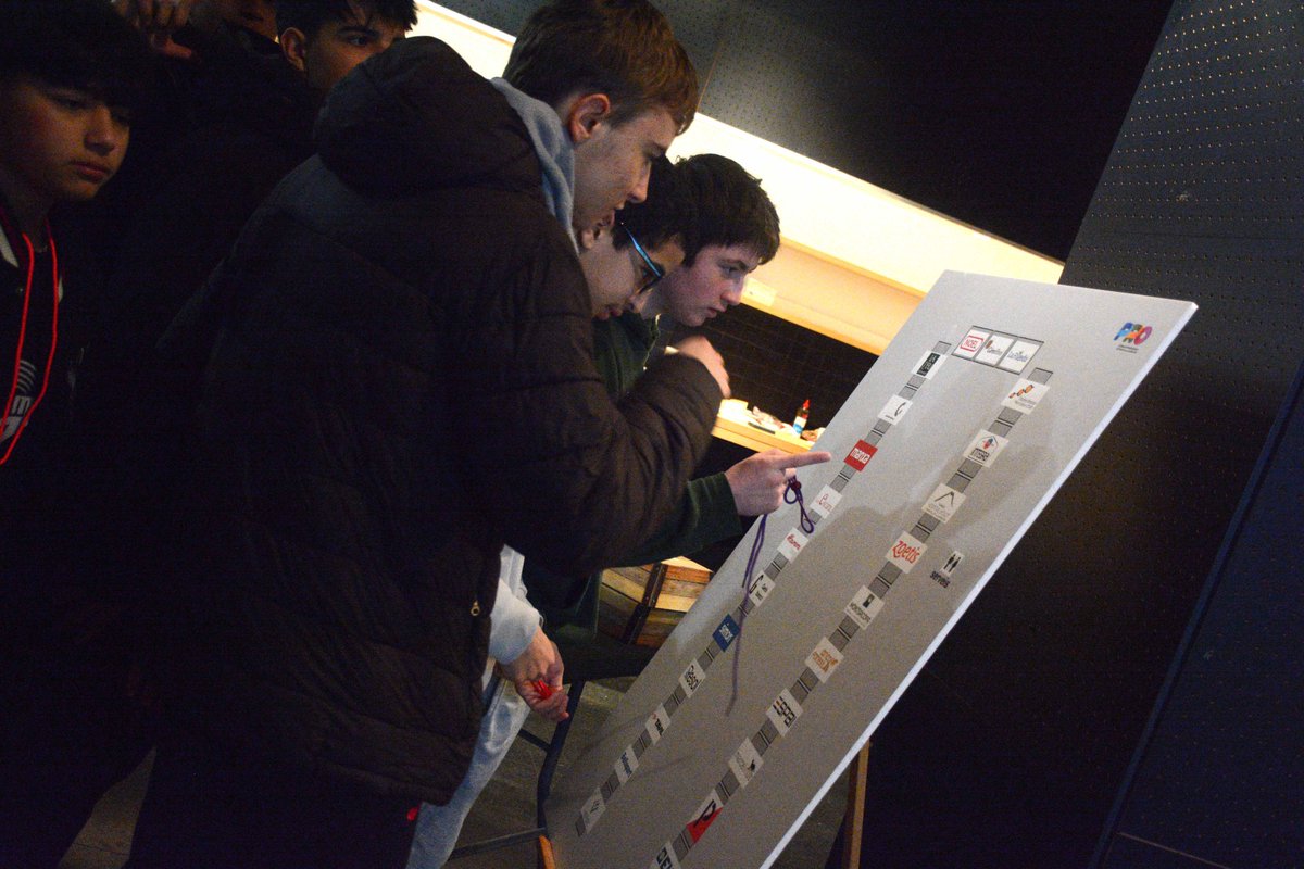 oloteducacio's tweet image. 🧭 Més de 700 alumnes de 4t d’ESO, PTT i PFI participen a les Jornades d’Orientació de la Garrotxa!

👫Han rebut informació i assessorament dels estudis postobligatoris i de les demandes laborals dels diferents sectors professionals de la Garrotxa.

📲oloteducacio.cat/2025/03/11/mes…