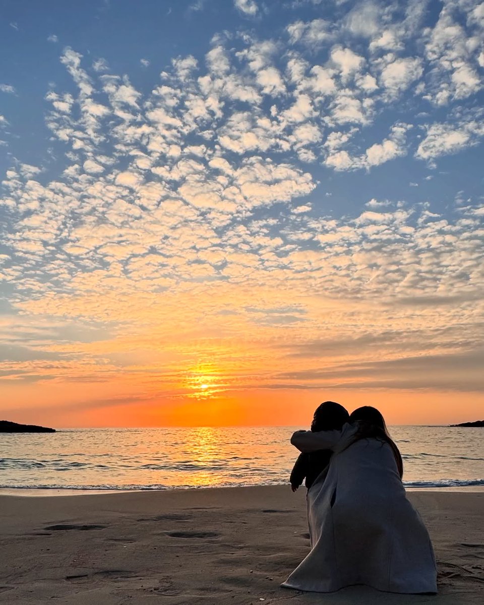 Dall'Adriatico allo Ionio, la Puglia regala meravigliosi tramonti sul mare, dolci momenti da collezionare e custodire nel cuore.
Qui siamo sulla spiaggia di Saturo, nei pressi di Leporano, in provincia di Taranto.
#WeAreinPUGLIA
📷 <a href="/iama84/">.</a>