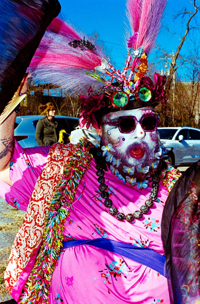tmwphotog's tweet image. 2025 Asheville Mardi Gras 1
Camera: Nikon F4 &amp;amp; 28/50mm
Film: Kodak UltraMax 400
Location: Asheville, North Carolina
#believeinfilm #streetphotography #filmisnotdead