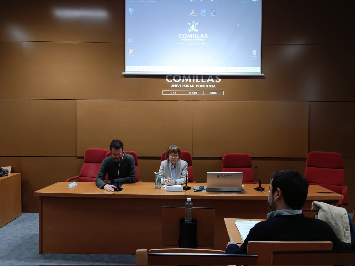 Continuamos filosofando sobre Hegel. Esta mañana ponencias de Ricardo Pinilla, Christian Krijnen, Maricarmen Paredes y Félix Duque.