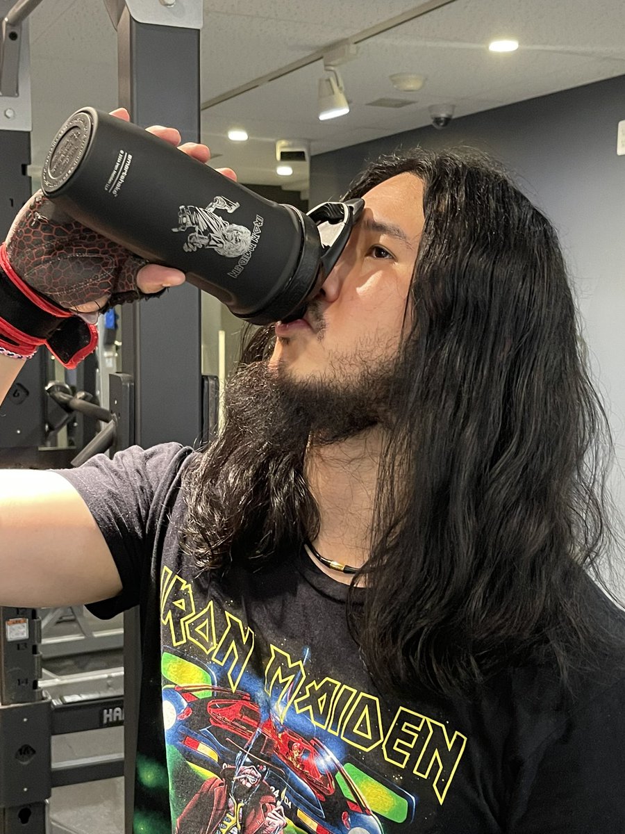 OnjyOsbourne's tweet image. 【感謝】
SmartShake様よりプロテインシェイカーを頂きました！！

今回はステンレス製バンドコラボシェイカー発売とのことで俺&amp;amp;MELT4を使ってくれて感謝！！

筋トレにはメタルが似合うぜ🤘🤘

rmorestore.com/view/item/0000…

#PR
#smartshake
#いつでもどこでもスマートシェイク
#株式会社アールオーエヌ