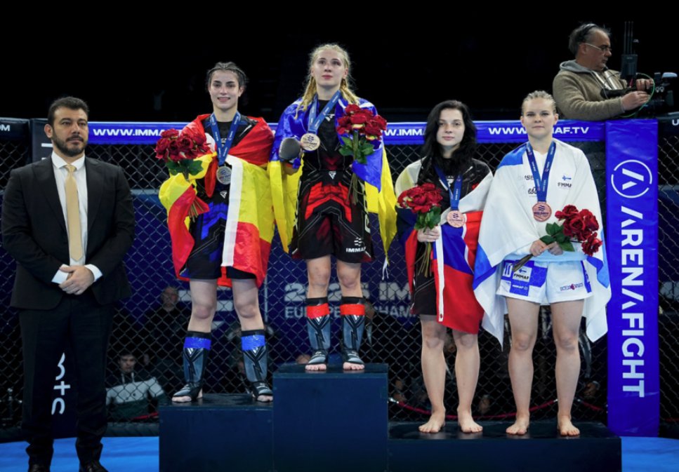 Dea Celma, subcamiona d´Euroa d´MMA
La lluitadora catalana d´MMA amateur Dea Celma s´ha penjat la medalla de plata al Campionat d´Europa IMMAF, organitzat a Sèrbia. L´esportista, de 22 anys, del Yoroi Fight Club és una de les grans promeses catalanes i nacionals.