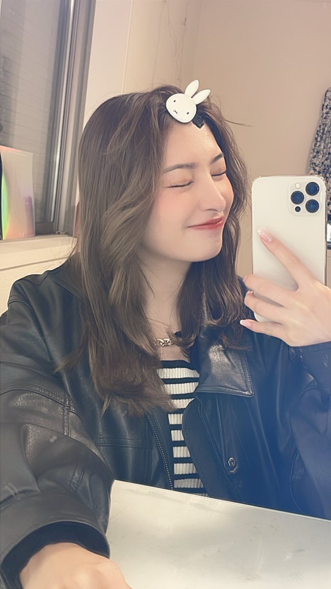 毎日１回とりあえず1週間
鏡と向き合ってみて。その後自撮りしてみて、多分顔が違うくらいお姫👸🏻になってるから