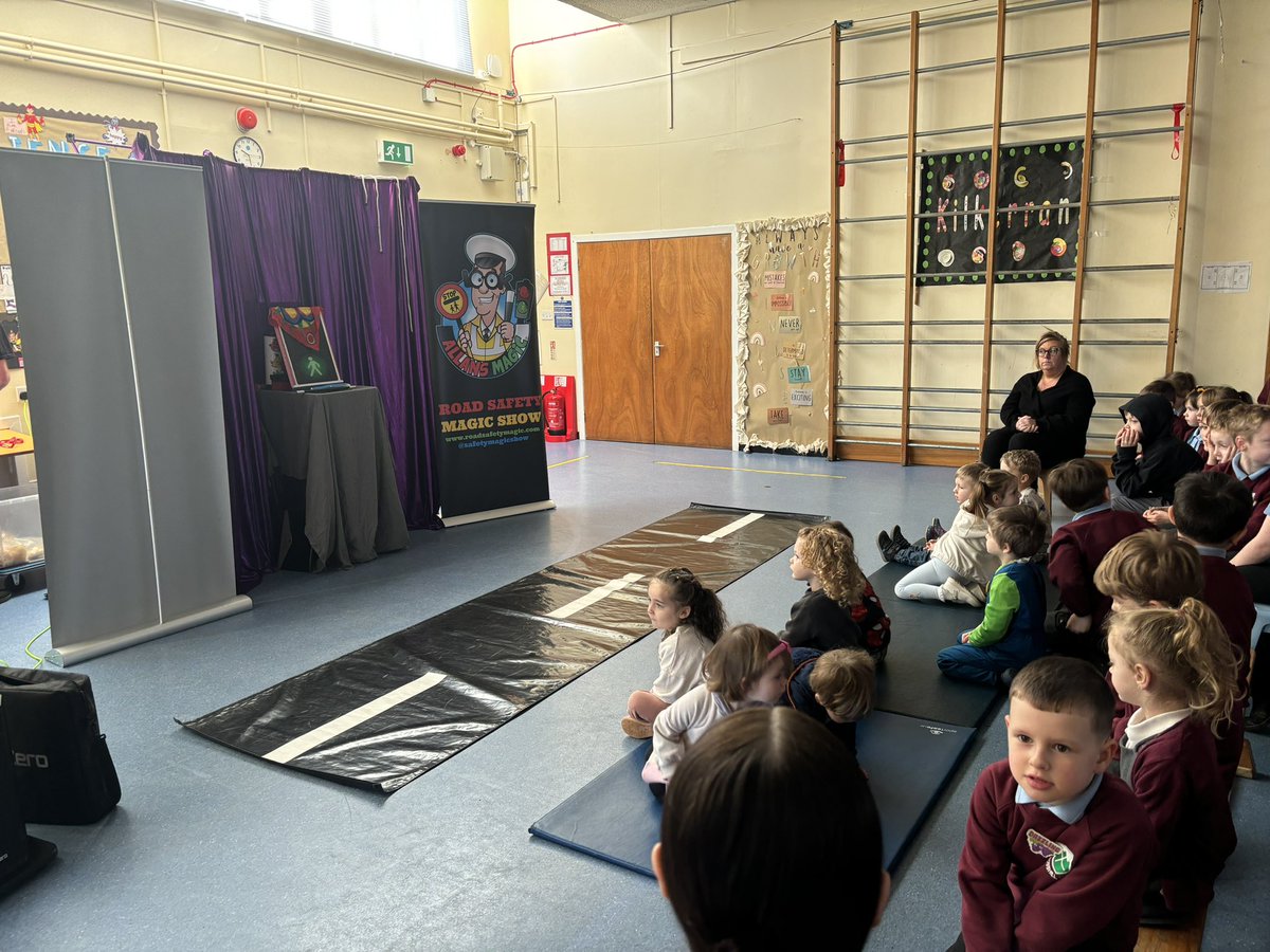 crosshill_ps's tweet image. A huge thank you to @roadsafetymagic for a fabulous morning teaching us all about road safety. STOP, LOOK, LISTEN &amp;amp; THINK #CrosshillEYC #CrosshillClass1 #CrosshillClass2 We had the most magical morning!