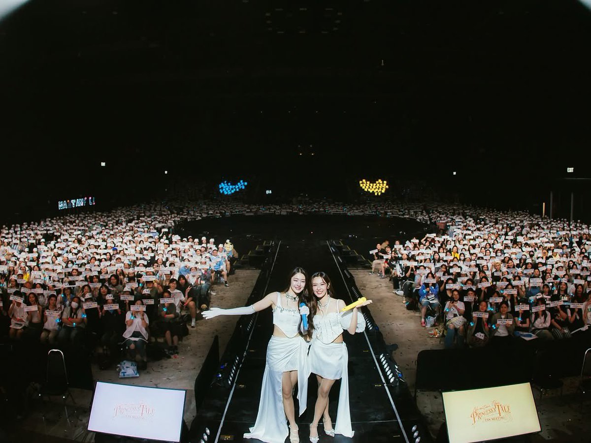 AMLightBox's tweet image. ขอบคุณแฟนคลับ น้ำตาล ทิพนารี - ฟิล์ม รชานันท์ ที่ไว้ใจเลือกใช้กล่องไฟของทางร้านนะคะ ขอบคุณเจ้าของภาพด้วยค่ะ 😊🙏🏻 | 08-09.03.2025 #NamtanFilm1stFM #ReviewAMLightBox