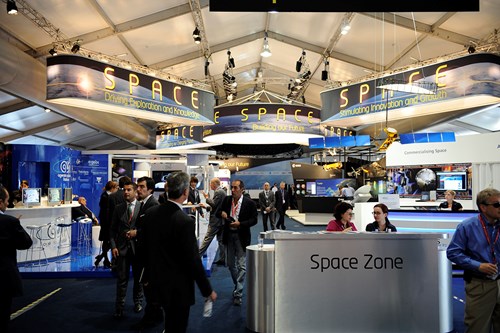 New content on Aerosociety! 'Reaching for the stars - Farnborough International Space Show preview' <a href="/FboroSpaceShow/">Farnborough International Space Show</a> #FISS25 ow.ly/ljAg50VftvK