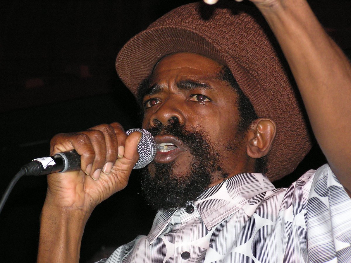 GhettoRadio895's tweet photo. BREAKING NEWS: 
Reggae icon Cocoa Tea is dead! He suffered a cardiac arrest. 
#GRLife #Goteana https://t.co/QK8XhBQbAp
