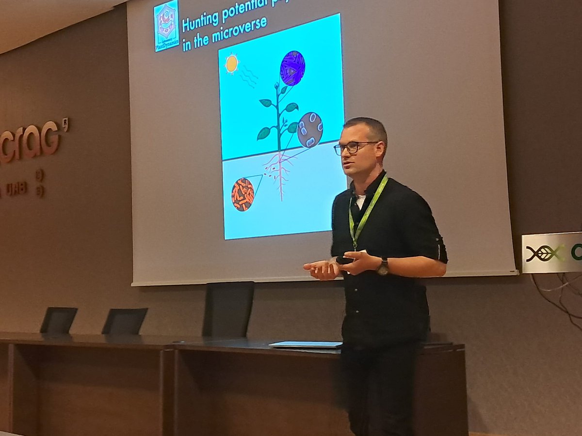 After lunch break, we attend to our last keynote speaker Dr. Prof. Krysztof Wabnik (CBPG, Spain) and his astonishing research focus on engineering synthetic phytohormone perception and signaling circuits in plant applications.