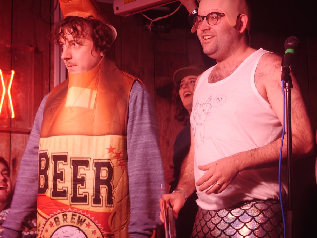 ACMS (@altcommemsoc) on Twitter photo <a href="/turlygod/">thom tuck. purveyor of fine comedy.</a> <a href="/BenTarget/">Ben Targét</a> <a href="/tomwhistom/">tom whiston</a> <a href="/Emma_Dav1es/">Emma Davies</a> <a href="/extra/">extra</a> Much magnificence at Monday's #ACMS, hat-tip to:
🪄 the prop-free Charlie Vero-Martin, who spent NOTHING on bread
📺 child star Bart Simpson (!)
🥂 the dapper daters Alexander Richmond & Caroline Barton
🚇 Adam Larter and all his underground associates, inc <a href="/TomMayhew/">Tom Mayhew</a> <a href="/turlygod/">thom tuck. purveyor of fine comedy.</a> <a href="/BenTarget/">Ben Targét</a> <a href="/tomwhistom/">tom whiston</a> <a href="/Emma_Dav1es/">Emma Davies</a> <a href="/extra/">extra</a> Much magnificence at Monday's #ACMS, hat-tip to:
🪄 the prop-free Charlie Vero-Martin, who spent NOTHING on bread
📺 child star Bart Simpson (!)
🥂 the dapper daters Alexander Richmond & Caroline Barton
🚇 Adam Larter and all his underground associates, inc <a href="/TomMayhew/">Tom Mayhew</a>