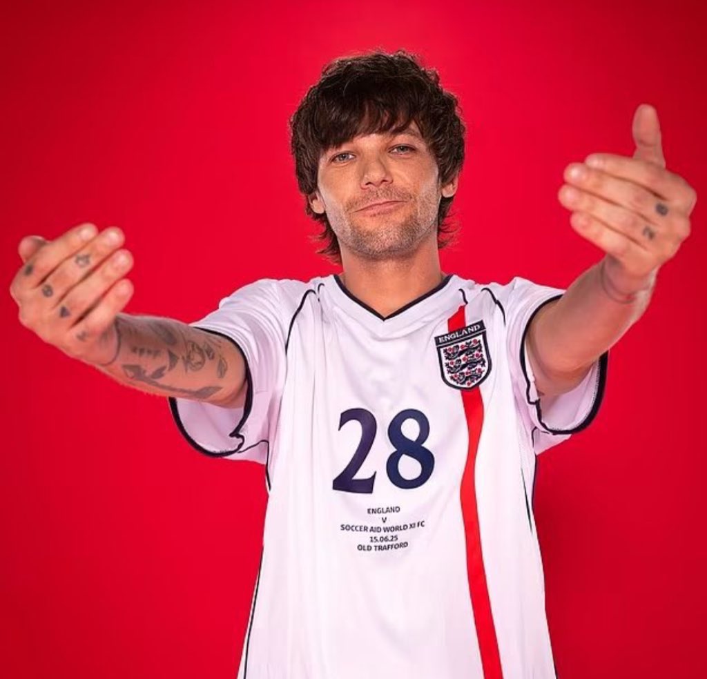 any oomfs going to soccer aid 😄