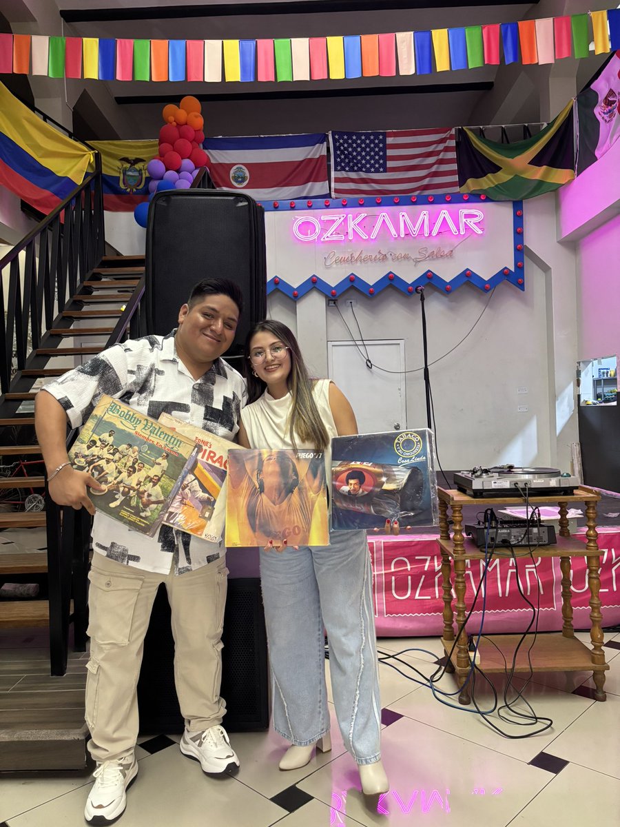 cleopas_morris's tweet photo. ¡Salseras en vinilo! 🔥 Fue un placer asistir a este evento que reconoce la participación activa de la mujer en la música afrolatina. ¡Gracias por la invitación! #8M https://t.co/4Xp2Wzh3Nr