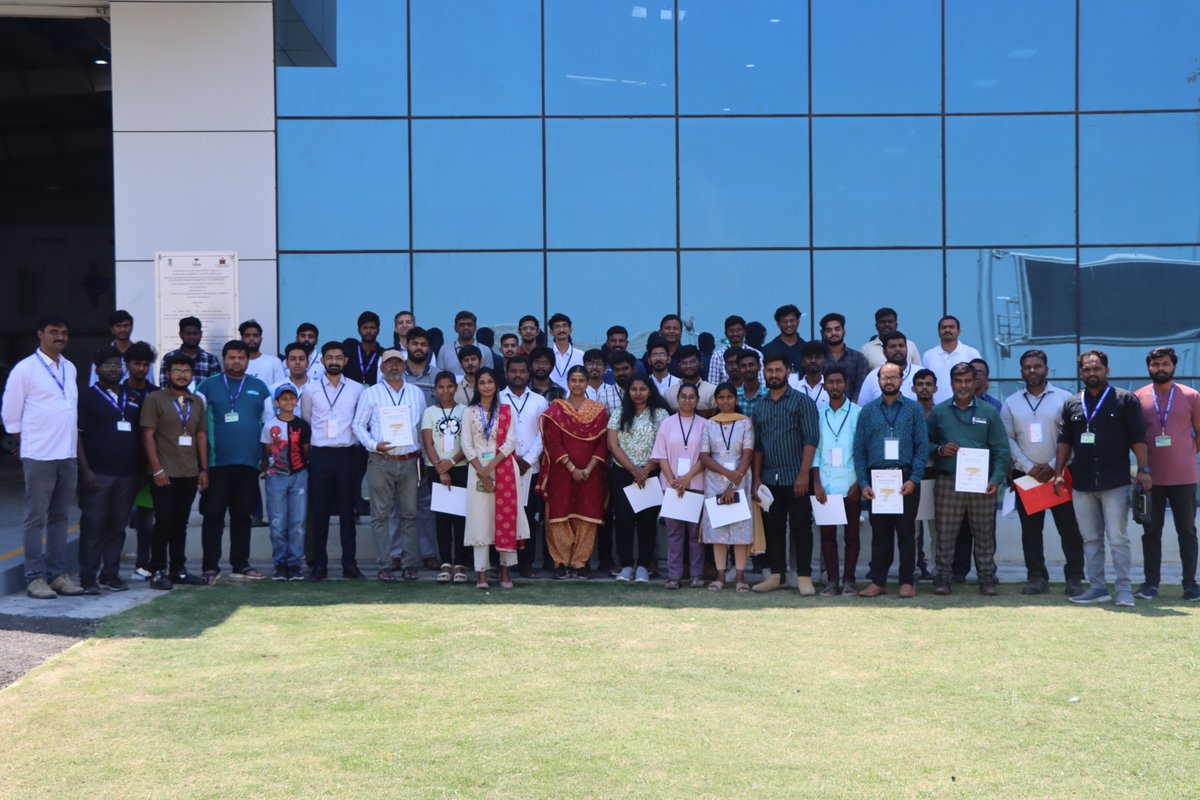 IitTihan's tweet image. Successfully completed the #AdvancedDroneInnovation Certificate Course by TiHAN in collaboration with IIT Hyderabad! 
The last three days included hands-on training in drone assembly, enhancing technical expertise and #autonomousnavigation skills.
 @IITHyderabad  @IndiaDST