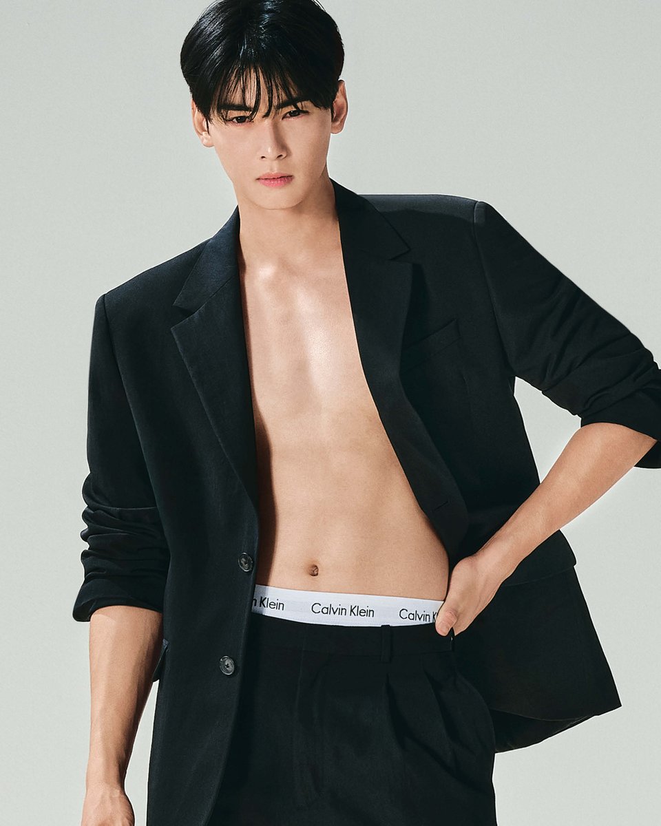 polished city style. CHA EUN-WOO does refined simplicity in sleek